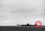 Image C-47 planeurs Saint simple Eglise France, 1944, de la seconde 52 séquences d'archives historiques vidéo 65675027662