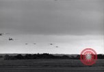 Image C-47 planeurs Saint simple Eglise France, 1944, de la seconde 61 séquences d'archives historiques vidéo 65675027662
