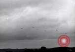 Image C-47 planeurs Saint simple Eglise France, 1944, de la seconde 60 séquences d'archives historiques vidéo 65675027663