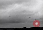 Image C-47 planeurs Saint simple Eglise France, 1944, de la seconde 61 séquences d'archives historiques vidéo 65675027663