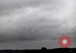 Image C-47 planeurs Saint simple Eglise France, 1944, de la seconde 62 séquences d'archives historiques vidéo 65675027663