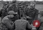 Immagine di Prigionieri tedeschi interpellati da soldati americani Saint Honorine Des Pertes Francia, 1944, secondo 9 filmato di repertorio 65675027666
