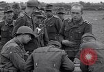 Immagine di Prigionieri tedeschi interpellati da soldati americani Saint Honorine Des Pertes Francia, 1944, secondo 11 filmato di repertorio 65675027666