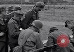 Immagine di Prigionieri tedeschi interpellati da soldati americani Saint Honorine Des Pertes Francia, 1944, secondo 19 filmato di repertorio 65675027666