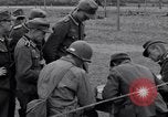 Immagine di Prigionieri tedeschi interpellati da soldati americani Saint Honorine Des Pertes Francia, 1944, secondo 21 filmato di repertorio 65675027666