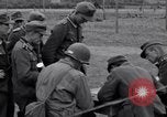 Immagine di Prigionieri tedeschi interpellati da soldati americani Saint Honorine Des Pertes Francia, 1944, secondo 22 filmato di repertorio 65675027666