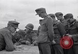 Immagine di Prigionieri tedeschi interpellati da soldati americani Saint Honorine Des Pertes Francia, 1944, secondo 36 filmato di repertorio 65675027666