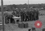 Immagine di Prigionieri tedeschi interpellati da soldati americani Saint Honorine Des Pertes Francia, 1944, secondo 45 filmato di repertorio 65675027666