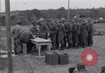 Immagine di Prigionieri tedeschi interpellati da soldati americani Saint Honorine Des Pertes Francia, 1944, secondo 46 filmato di repertorio 65675027666