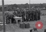 Immagine di Prigionieri tedeschi interpellati da soldati americani Saint Honorine Des Pertes Francia, 1944, secondo 47 filmato di repertorio 65675027666