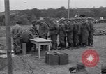 Immagine di Prigionieri tedeschi interpellati da soldati americani Saint Honorine Des Pertes Francia, 1944, secondo 49 filmato di repertorio 65675027666
