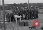 Immagine di Prigionieri tedeschi interpellati da soldati americani Saint Honorine Des Pertes Francia, 1944, secondo 54 filmato di repertorio 65675027666