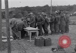Immagine di Prigionieri tedeschi interpellati da soldati americani Saint Honorine Des Pertes Francia, 1944, secondo 57 filmato di repertorio 65675027666