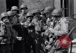 Immagine di Donna francese Saint Mere Eglise Francia, 1944, secondo 5 filmato di repertorio 65675027668