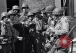 Immagine di Donna francese Saint Mere Eglise Francia, 1944, secondo 7 filmato di repertorio 65675027668