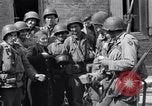 Immagine di Donna francese Saint Mere Eglise Francia, 1944, secondo 8 filmato di repertorio 65675027668