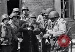 Immagine di Donna francese Saint Mere Eglise Francia, 1944, secondo 10 filmato di repertorio 65675027668