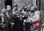 Immagine di Donna francese Saint Mere Eglise Francia, 1944, secondo 14 filmato di repertorio 65675027668