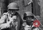 Immagine di Donna francese Saint Mere Eglise Francia, 1944, secondo 53 filmato di repertorio 65675027668