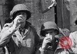 Immagine di Donna francese Saint Mere Eglise Francia, 1944, secondo 55 filmato di repertorio 65675027668