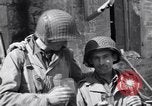 Immagine di Donna francese Saint Mere Eglise Francia, 1944, secondo 62 filmato di repertorio 65675027668