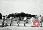 Immagine di Giapponese allietare i loro volantini Giappone, 1944, secondo 3 filmato di repertorio 65675027683