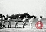 Immagine di Giapponese allietare i loro volantini Giappone, 1944, secondo 5 filmato di repertorio 65675027683