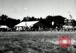 Immagine di Giapponese allietare i loro volantini Giappone, 1944, secondo 13 filmato di repertorio 65675027683
