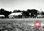 Immagine di Giapponese allietare i loro volantini Giappone, 1944, secondo 16 filmato di repertorio 65675027683