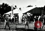 Immagine di Giapponese allietare i loro volantini Giappone, 1944, secondo 21 filmato di repertorio 65675027683