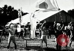 Immagine di Giapponese allietare i loro volantini Giappone, 1944, secondo 25 filmato di repertorio 65675027683