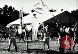 Immagine di Giapponese allietare i loro volantini Giappone, 1944, secondo 27 filmato di repertorio 65675027683