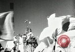 Immagine di Giapponese allietare i loro volantini Giappone, 1944, secondo 29 filmato di repertorio 65675027683