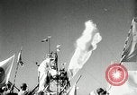 Immagine di Giapponese allietare i loro volantini Giappone, 1944, secondo 31 filmato di repertorio 65675027683