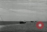 Standbild B6N Jill Flugzeuge starten von japanischen Flugzeugträger Zweiten Weltkrieg Pazifischer Ozean, 1944, aus Sekunde 10 historischem Filmmaterial Videoclip 65675027684
