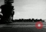 Standbild B6N Jill Flugzeuge starten von japanischen Flugzeugträger Zweiten Weltkrieg Pazifischer Ozean, 1944, aus Sekunde 34 historischem Filmmaterial Videoclip 65675027684