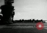 Standbild B6N Jill Flugzeuge starten von japanischen Flugzeugträger Zweiten Weltkrieg Pazifischer Ozean, 1944, aus Sekunde 35 historischem Filmmaterial Videoclip 65675027684