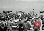 Standbild japanischen Mitsubishi G4M Bomber nehmen ab und fliegen auf einer Mission Pacific Theater, 1944, aus Sekunde 12 historischem Filmmaterial Videoclip 65675027685