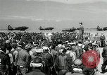 Standbild japanischen Mitsubishi G4M Bomber nehmen ab und fliegen auf einer Mission Pacific Theater, 1944, aus Sekunde 13 historischem Filmmaterial Videoclip 65675027685