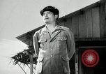 Standbild japanischen Mitsubishi G4M Bomber nehmen ab und fliegen auf einer Mission Pacific Theater, 1944, aus Sekunde 15 historischem Filmmaterial Videoclip 65675027685
