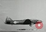Standbild japanischen Mitsubishi G4M Bomber nehmen ab und fliegen auf einer Mission Pacific Theater, 1944, aus Sekunde 38 historischem Filmmaterial Videoclip 65675027685