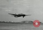 Standbild japanischen Mitsubishi G4M Bomber nehmen ab und fliegen auf einer Mission Pacific Theater, 1944, aus Sekunde 45 historischem Filmmaterial Videoclip 65675027685
