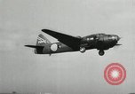 Standbild japanischen Mitsubishi G4M Bomber nehmen ab und fliegen auf einer Mission Pacific Theater, 1944, aus Sekunde 47 historischem Filmmaterial Videoclip 65675027685
