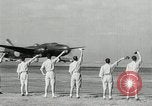 Standbild japanischen Mitsubishi G4M Bomber nehmen ab und fliegen auf einer Mission Pacific Theater, 1944, aus Sekunde 48 historischem Filmmaterial Videoclip 65675027685