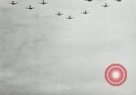 Standbild japanischen Mitsubishi G4M Bomber nehmen ab und fliegen auf einer Mission Pacific Theater, 1944, aus Sekunde 55 historischem Filmmaterial Videoclip 65675027685