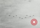 Standbild japanischen Mitsubishi G4M Bomber nehmen ab und fliegen auf einer Mission Pacific Theater, 1944, aus Sekunde 59 historischem Filmmaterial Videoclip 65675027685