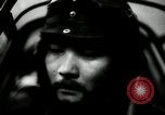 Standbild japanischen Torpedo Bomber Angriff US-Kriegsschiffe Pacific Theater, 1944, aus Sekunde 36 historischem Filmmaterial Videoclip 65675027686