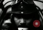 Standbild japanischen Torpedo Bomber Angriff US-Kriegsschiffe Pacific Theater, 1944, aus Sekunde 46 historischem Filmmaterial Videoclip 65675027686