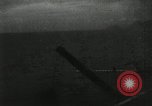 Standbild japanische Kampfflugzeuge angreifen US-Kriegsschiffe im Zweiten Weltkrieg Pacific Theater, 1944, aus Sekunde 4 historischem Filmmaterial Videoclip 65675027687