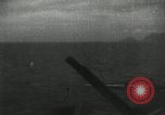 Standbild japanische Kampfflugzeuge angreifen US-Kriegsschiffe im Zweiten Weltkrieg Pacific Theater, 1944, aus Sekunde 7 historischem Filmmaterial Videoclip 65675027687